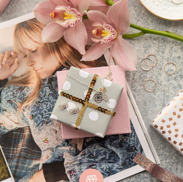 How to Choose Gifts for Women in 6 Steps - Simone Walsh Jewellery