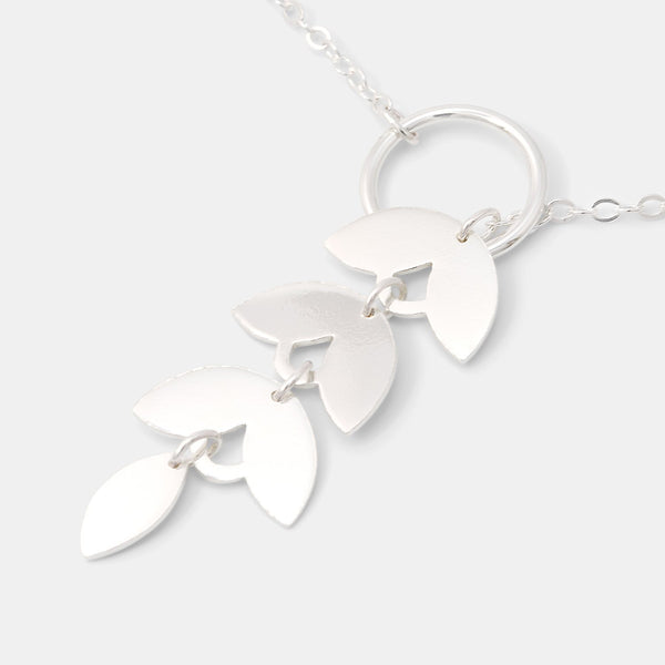 Lariat necklace with leaves in sterling silver